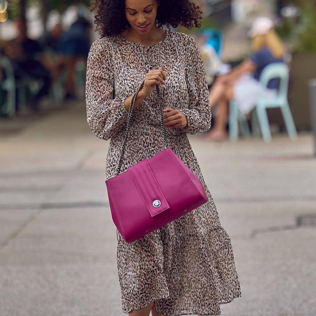 Designer pink leather handbag, women interchangeable leather bag, fuchsia leather purse, women work bags, minimalist fashion bag, Fall and Winter bags, Fall 2025 fashion, designer shoulder bag, women's new handbags, Tomoli Briffani Lean handbag in fuchsia rose pink